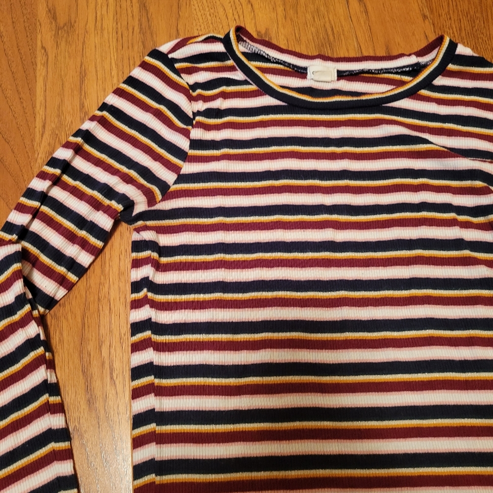 Stretchy long sleeved striped top